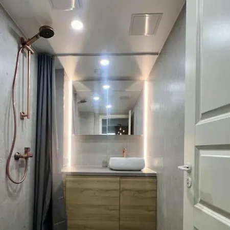 Modern With Full Kitchen And Bathroom In Kadriorg, Centre شقة *