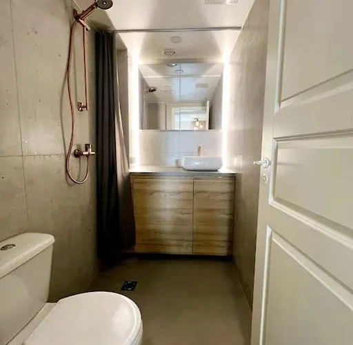 Modern With Full Kitchen And Bathroom In Kadriorg, Centre 公寓